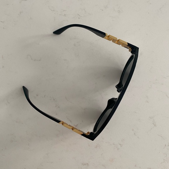 VERSACE 4420 Sunglasses ⭐️ - Picture 7 of 10